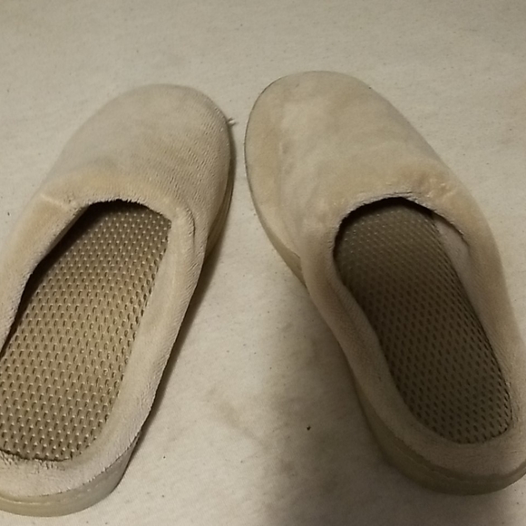 Slippers - Picture 1 of 2
